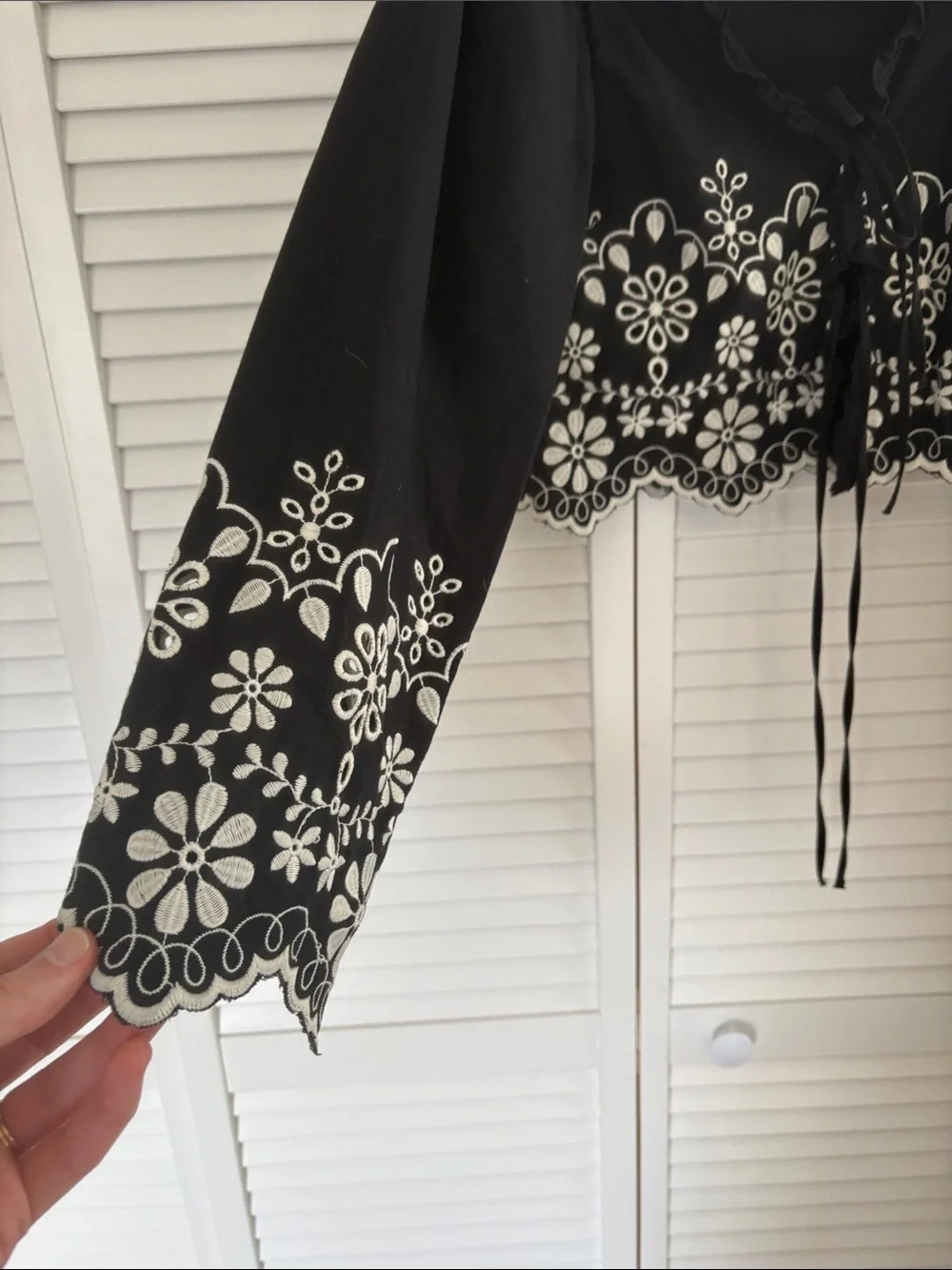 H&M Black Cropped Tie-Front Blouse with White Floral Embroidery